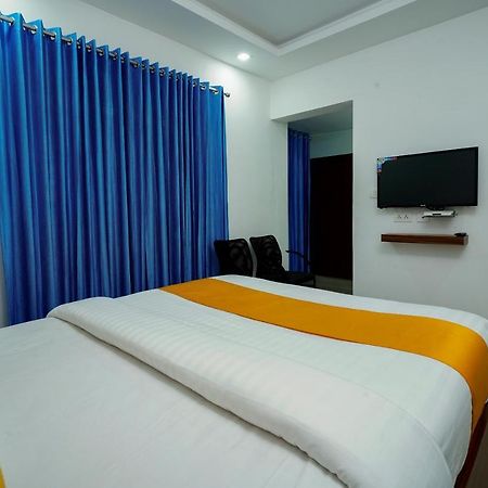 Oyo 6526 Ap Residency City Sultan Bathery Exterior photo