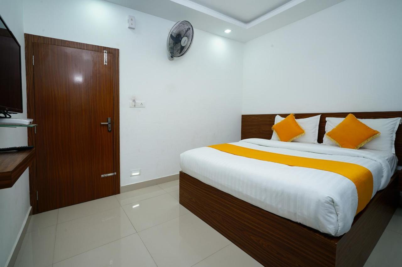 Oyo 6526 Ap Residency City Sultan Bathery Exterior photo
