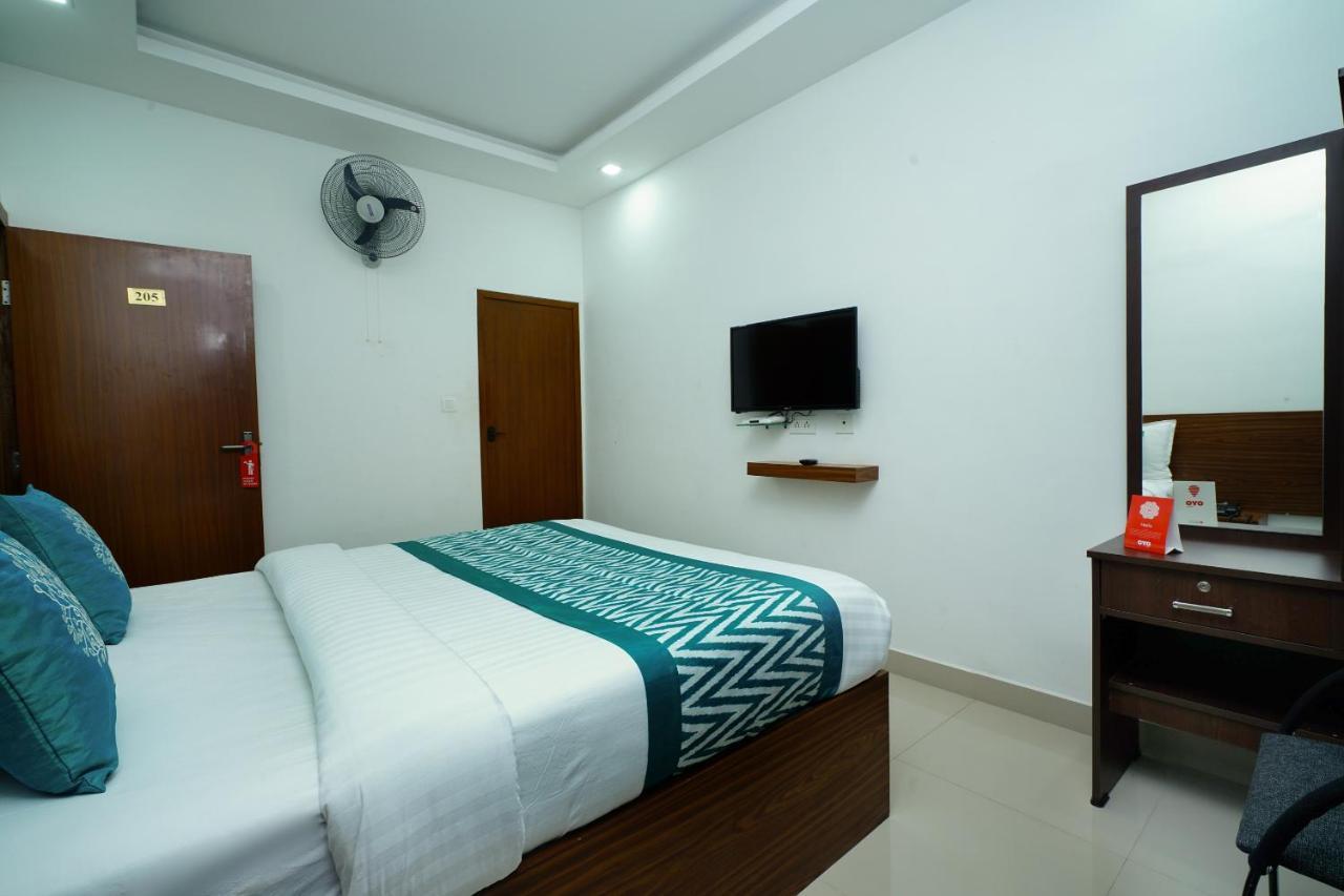 Oyo 6526 Ap Residency City Sultan Bathery Exterior photo